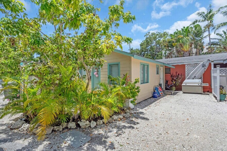More Photos Of 1760 Wisconsin Ln, Sarasota Multifamily For Sale