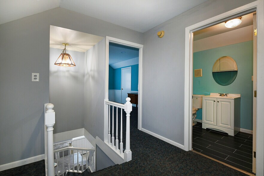 More Photos Of 1604 State St, New Albany Office For Sale