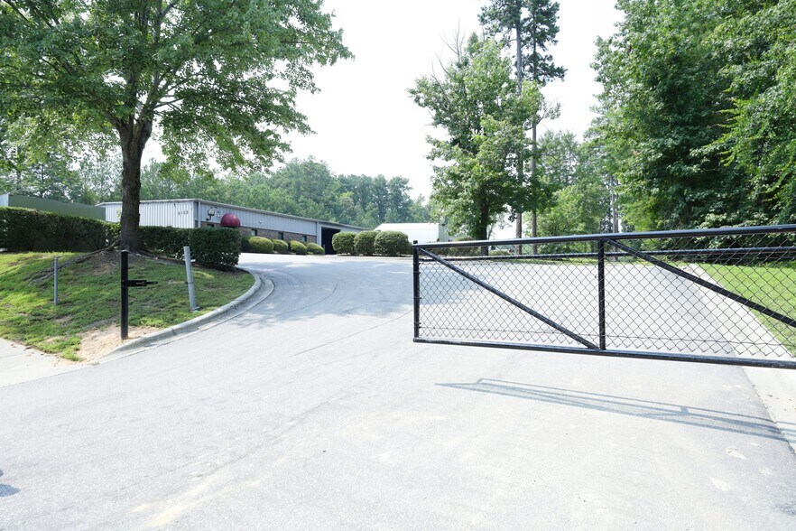 More Photos Of 4122 B Bennett Memorial Rd, Durham Flex For Lease