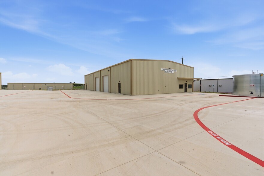 More Photos Of 764 Soechting Rd, New Braunfels Unknown For Lease