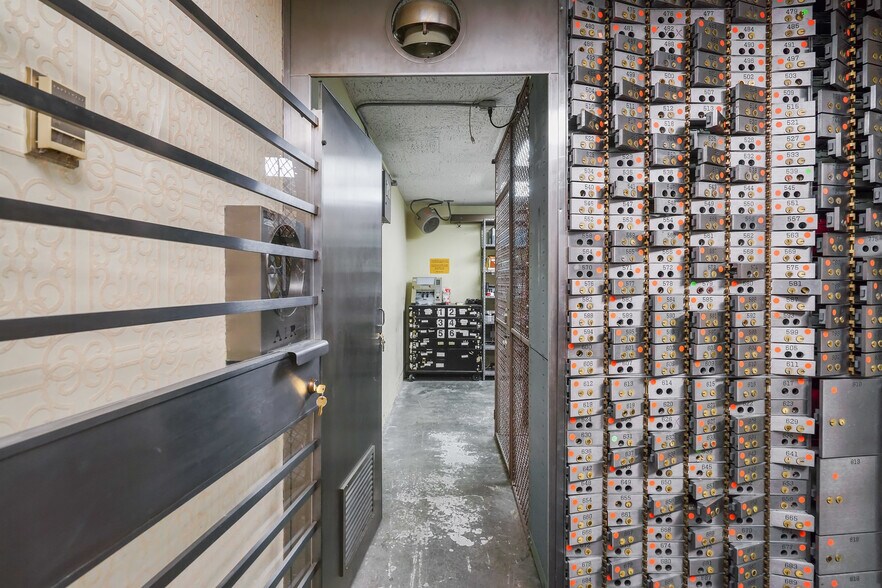 More Photos Of 1414 Webster St, Alameda Bank For Lease