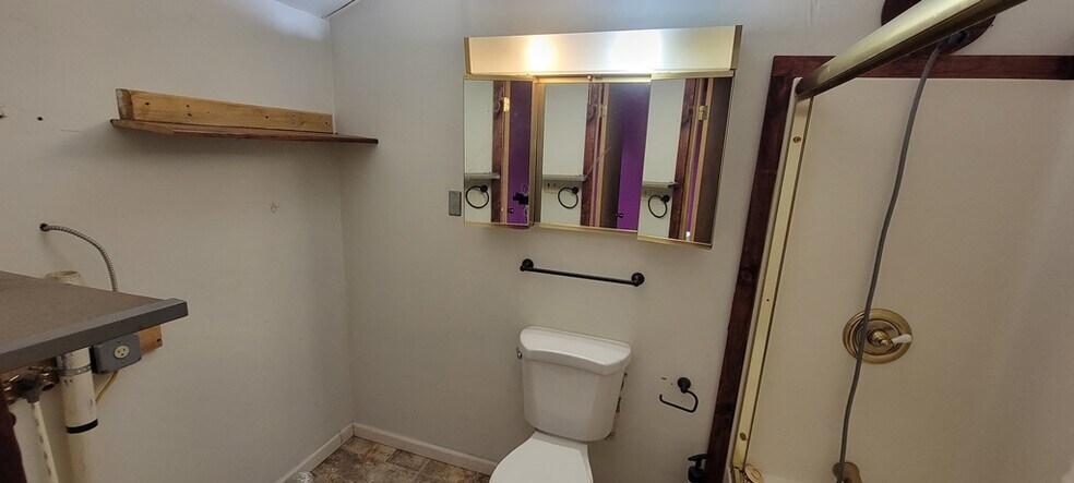 More Photos Of 325 N Main St, Liberty Flex For Lease