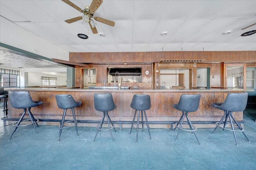 More Photos Of 630 Lowe St, Buchanan Restaurant For Sale