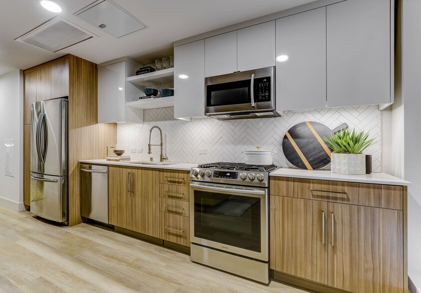 More Photos Of 1640 Broadway, Oakland Apartments For Lease