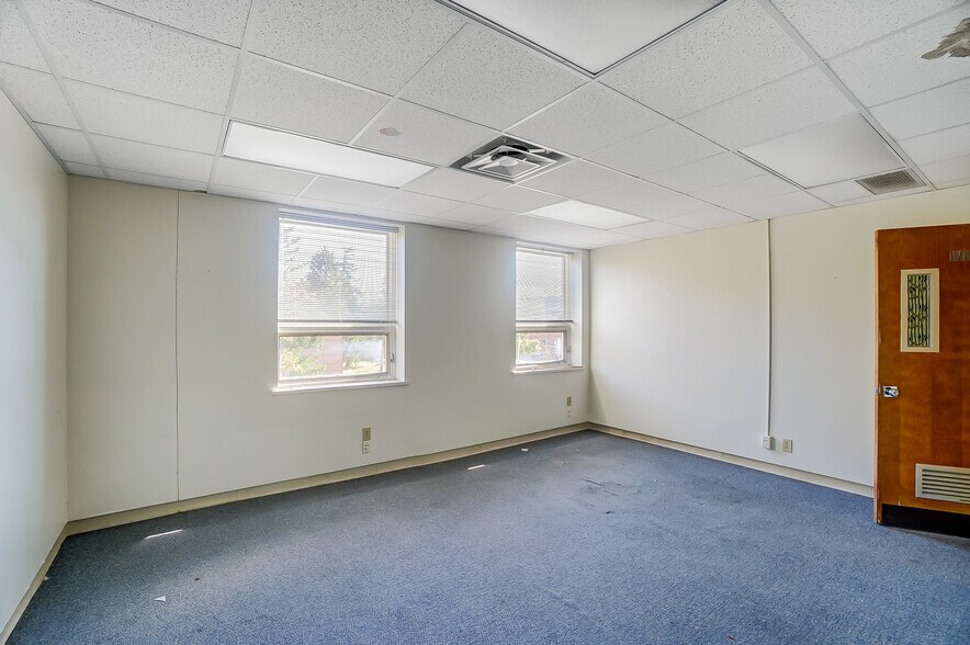 More Photos Of 800 Livermore St, Yellow Springs Research And Development For Sale