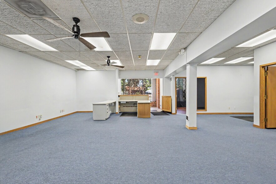 More Photos Of 22976 Outer Dr, Dearborn Flex For Lease