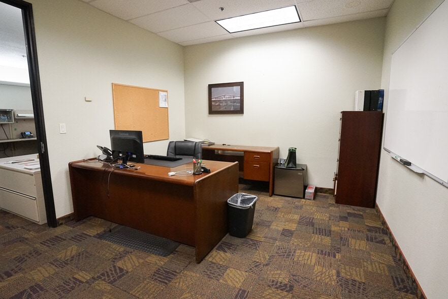 More Photos Of 1600 Yosemite Blvd, Modesto Office For Lease