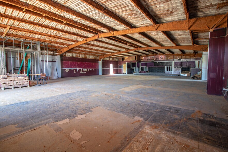 More Photos Of 901 E Johnson St, Waco Service For Sale