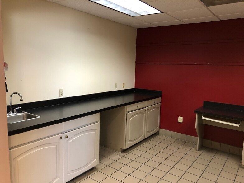 More Photos Of 355 Distribution Dr, Madison Distribution For Lease