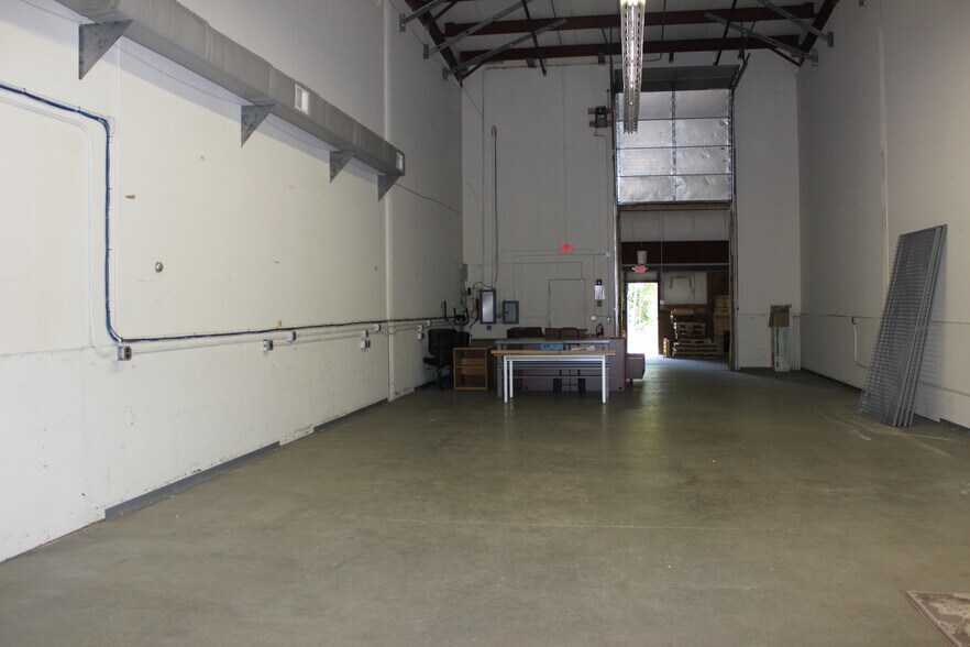 More Photos Of 56 Leonard St, Foxborough Light Distribution For Sale