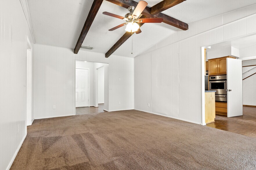 More Photos Of 215 Jasanda Way, Mesquite Specialty For Sale