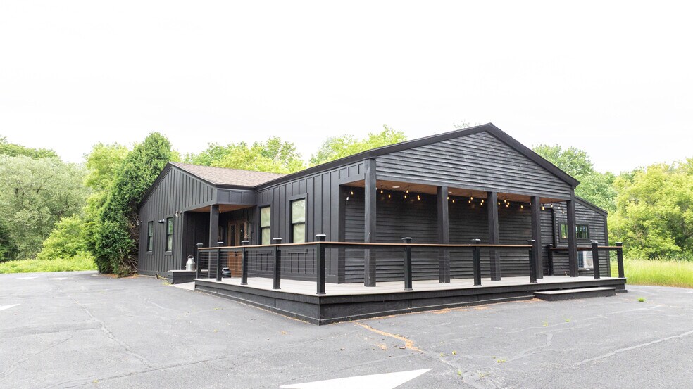 More Photos Of 137 Longwoods Rd, Cumberland Restaurant For Lease