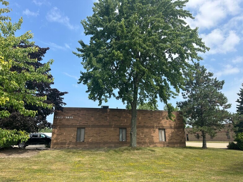 More Photos Of 9423-9435 Mercantile Dr, Mentor Manufacturing For Lease