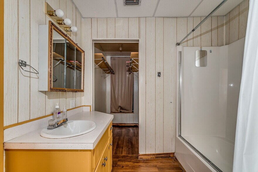 More Photos Of 200 E Blackjack St, Dublin Storefront Retail Residential For Sale