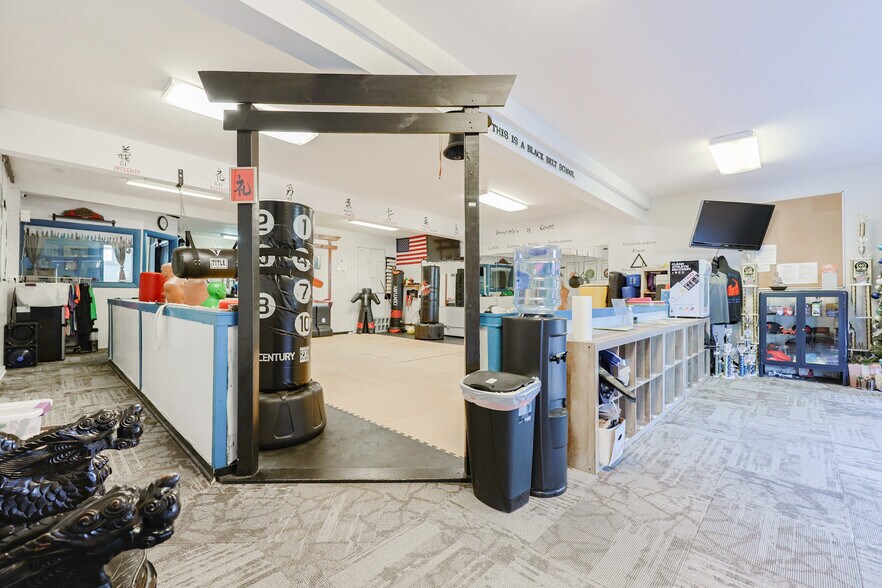 More Photos Of 310-312 Wilbur Ave, Swansea Office For Sale