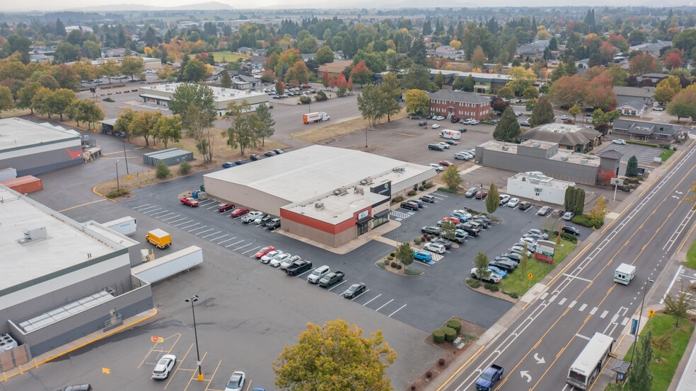 More Photos Of 1241 SE Clay St, Albany Storefront For Sale