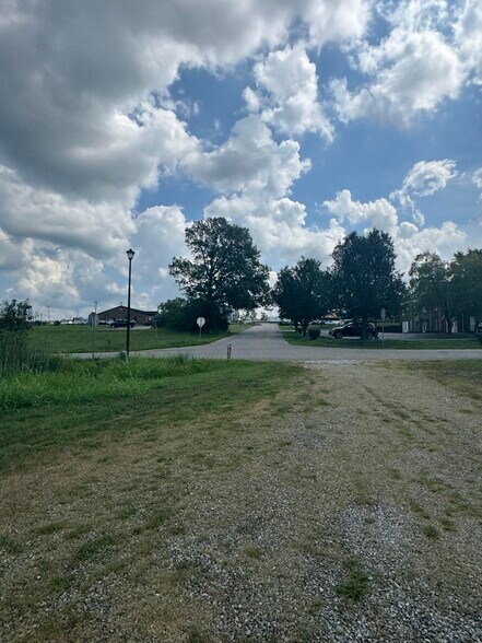 More Photos Of 818 Morton Ave, Bardstown Flex For Sale