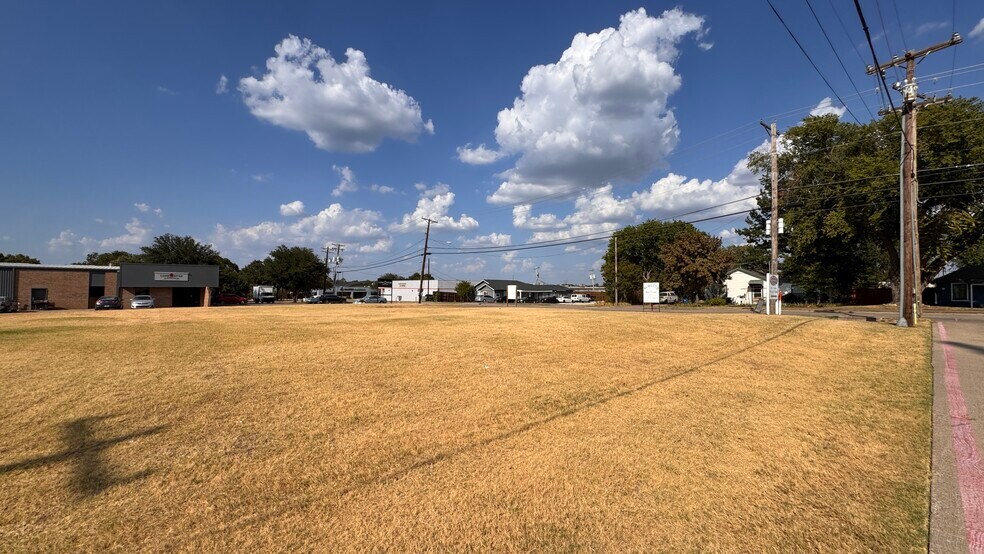 More Photos Of 709 N Cowan Ave, Lewisville Land For Sale