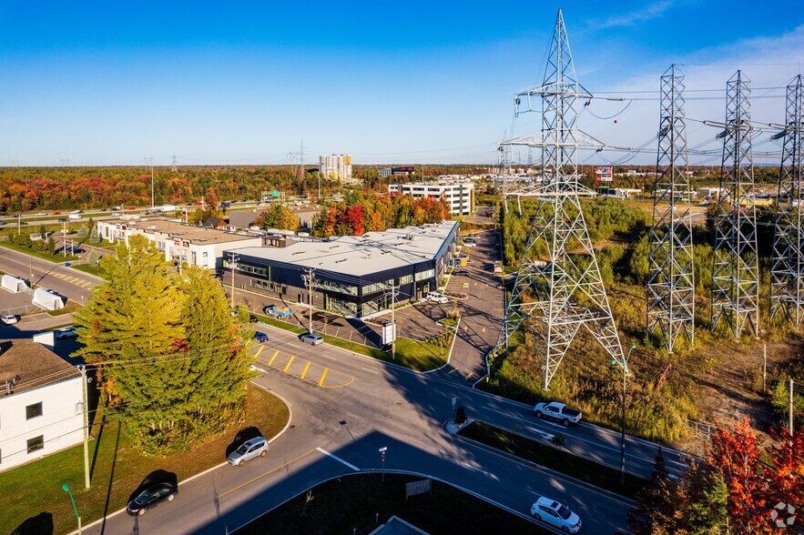 More Photos Of 17990 Rue Des Gouverneurs, Mirabel Distribution For Lease