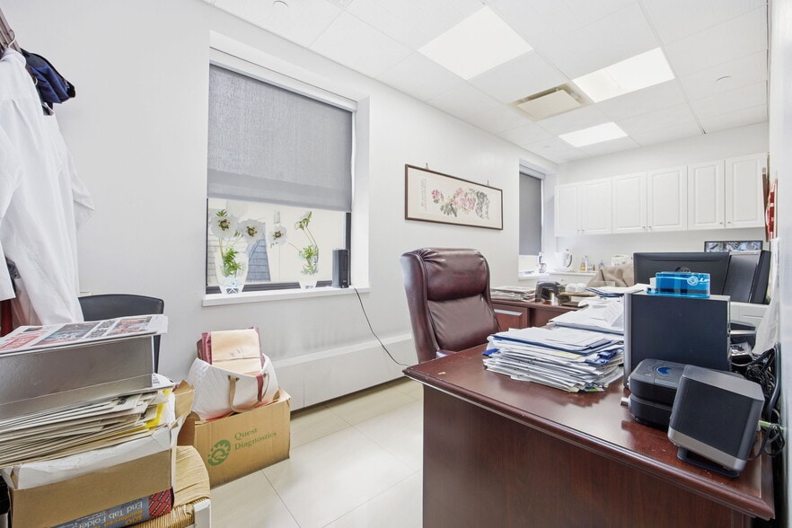 More Photos Of 139 Centre St, New York Medical For Sale