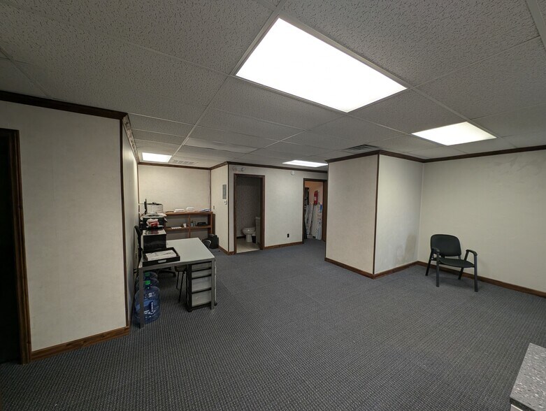 More Photos Of 1605 W Candletree Dr, Peoria Office For Lease