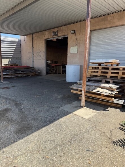 More Photos Of 15527 Vermont Ave, Paramount Warehouse For Lease