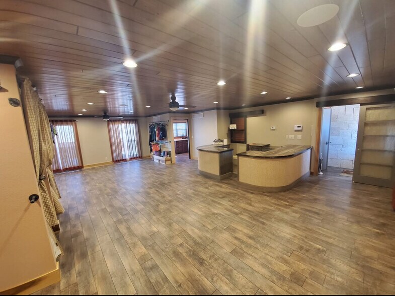 More Photos Of 3003 Hall St, Hays Medical For Sale