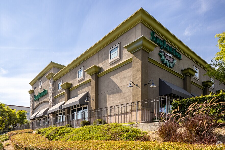 More Photos Of 1935-1943 W Malvern Ave, Fullerton Storefront For Lease