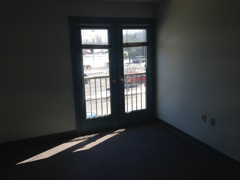More Photos Of 186 Thomas Johnson Dr, Frederick Unknown For Lease