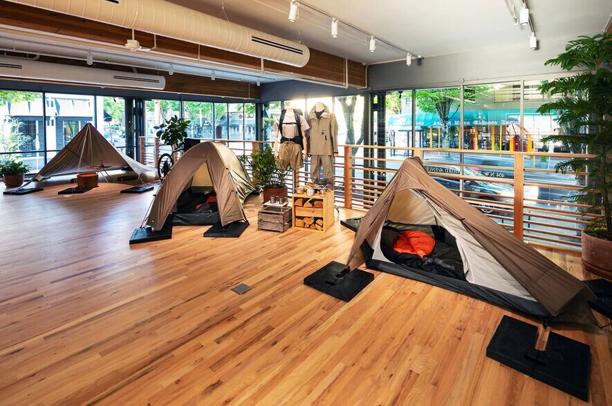 More Photos Of 404 NW 23rd Ave, Portland General Retail For Sale