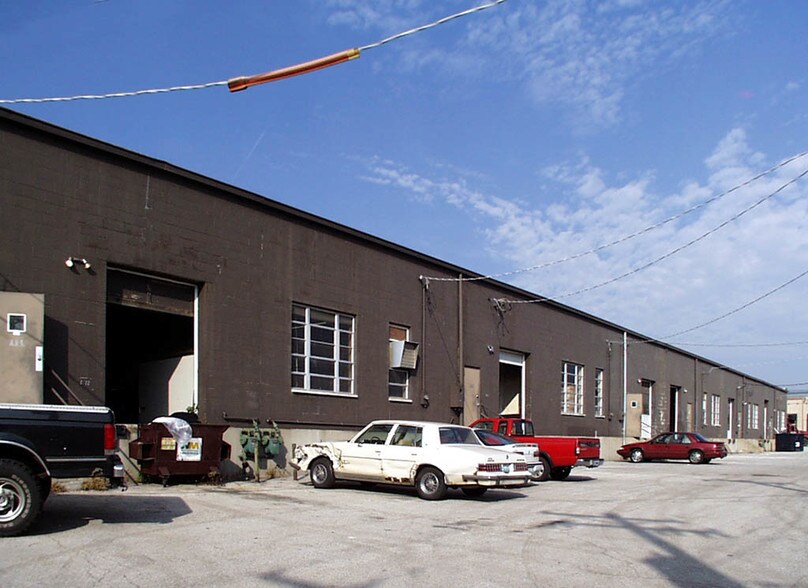 More Photos Of 2022-2052 Congressional Dr, Maryland Heights Manufacturing For Lease