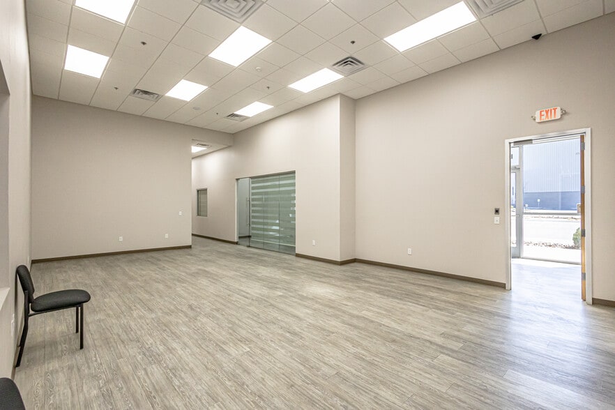 More Photos Of 14002 Mercury Dr, Laredo Warehouse For Lease