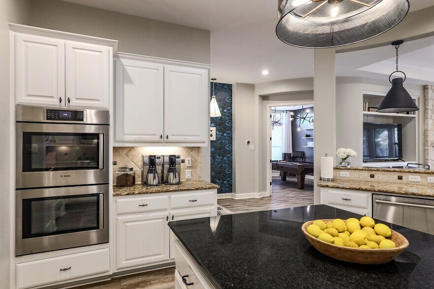 More Photos Of 8601 Zyle Rd, Austin Specialty For Sale