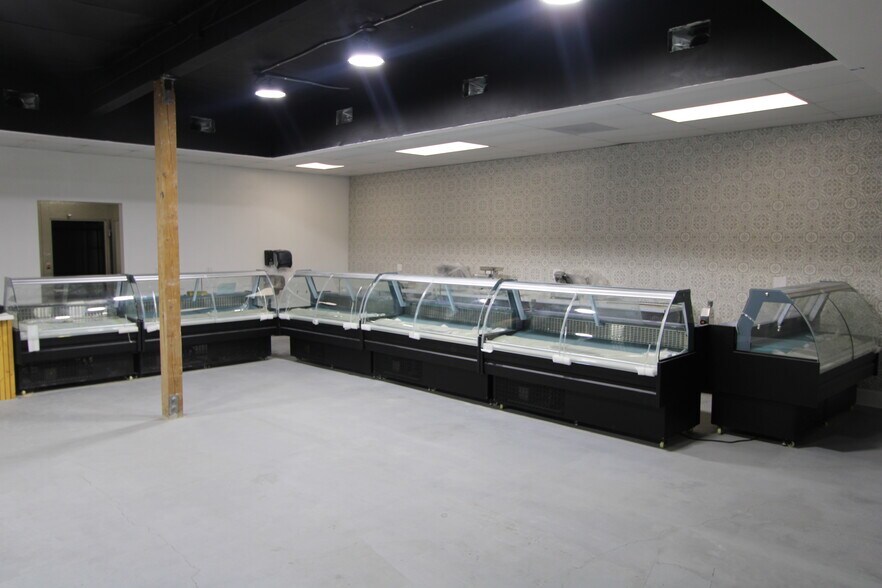 More Photos Of 10642-10650 Balboa Blvd, Granada Hills Storefront Retail Office For Lease