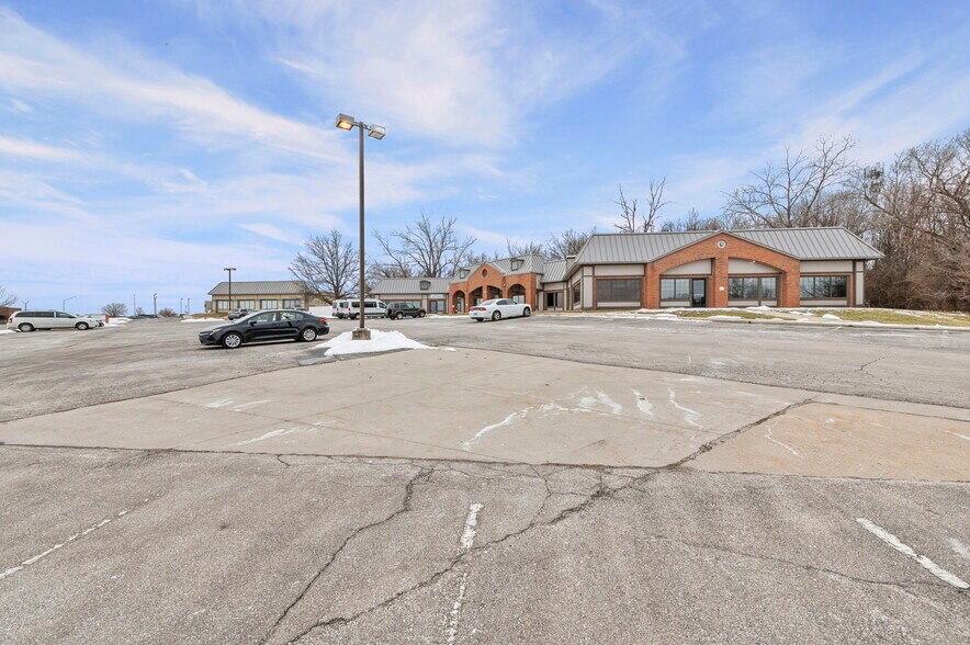 More Photos Of 3730 S Elizabeth St, Independence Medical For Lease