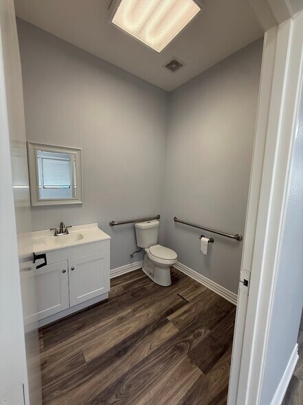 More Photos Of 2300 Matlock Rd, Mansfield Freestanding For Lease