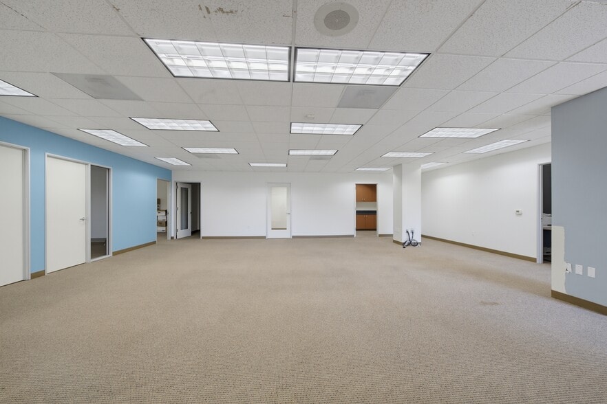 More Photos Of 10495 Santa Monica Blvd, Los Angeles Office For Sale