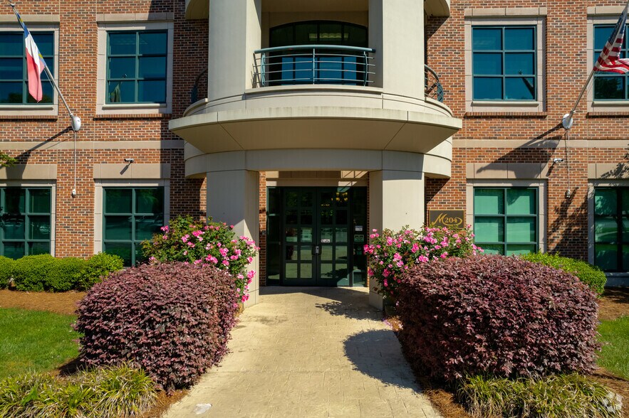 More Photos Of 204 Muirs Chapel Rd, Greensboro Office For Lease