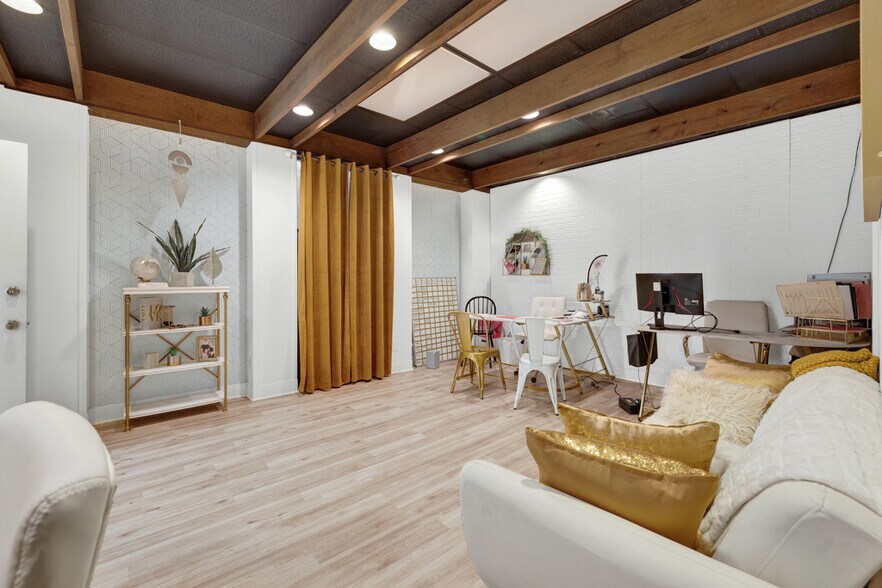 More Photos Of 123 N Seguin Ave, New Braunfels Office For Lease