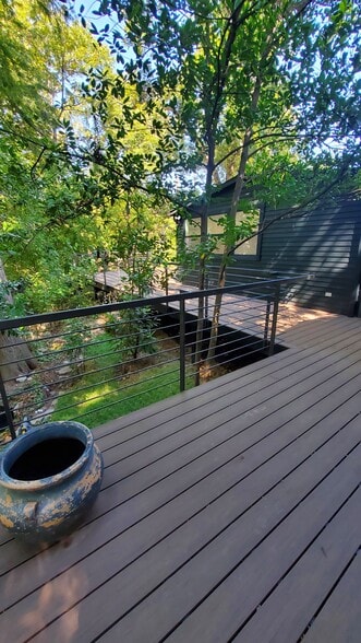 More Photos Of 1405 E 38th 1/2 St, Austin Office For Lease