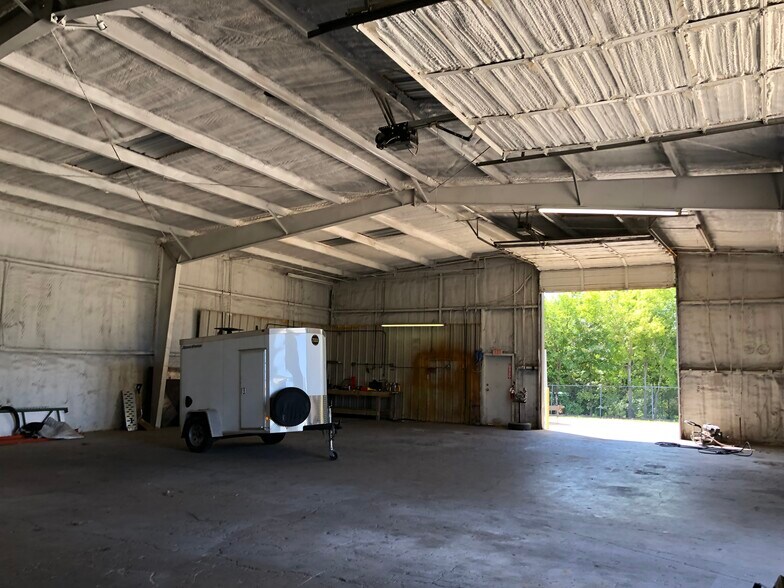 More Photos Of 5871 FM 2767, Tyler Warehouse For Lease