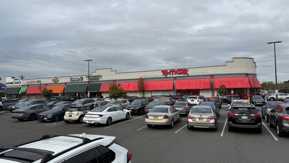 More Photos Of 2530 Hylan Blvd, Staten Island Storefront Retail Office For Lease