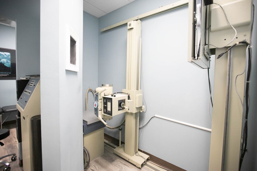 More Photos Of 20770-20776 W Dixie Hwy, Miami Medical For Sale
