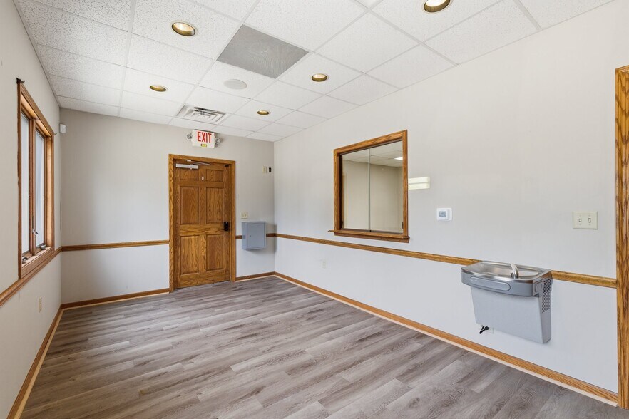 More Photos Of 1221 S Trimble Rd, Mansfield Office For Lease