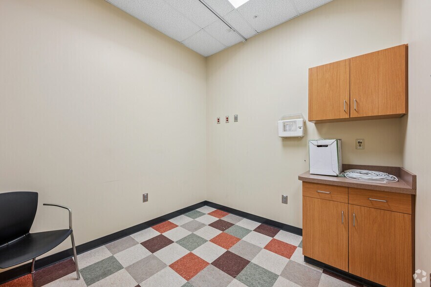 More Photos Of 800 S Tillotson Ave, Muncie Medical For Lease