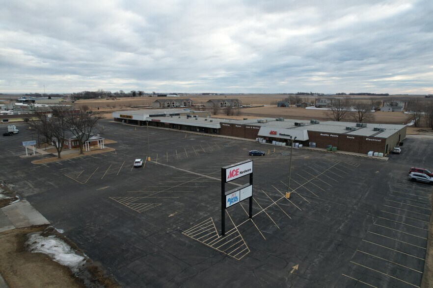 More Photos Of 1423 N Lake Ave, Storm Lake Unknown For Lease