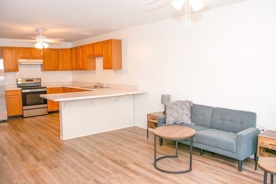 More Photos Of 527 W Murray St, Macomb Apartments For Sale