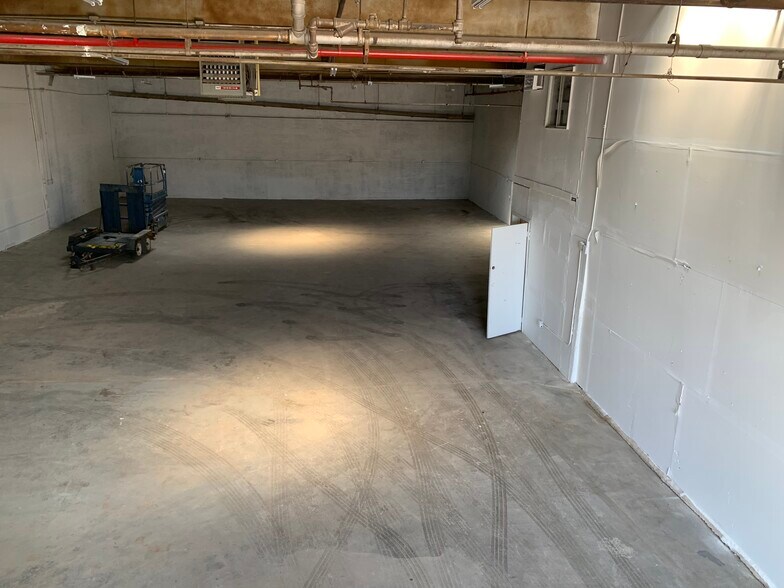 More Photos Of 2501-2515 Newbold Ave, Bronx Warehouse For Lease