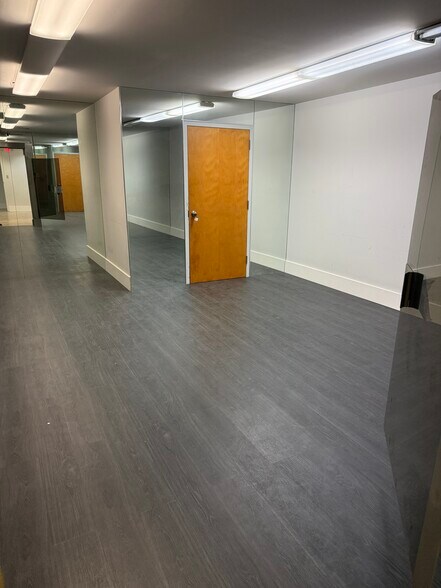 More Photos Of 2434 Hollywood Blvd, Hollywood Office For Sale