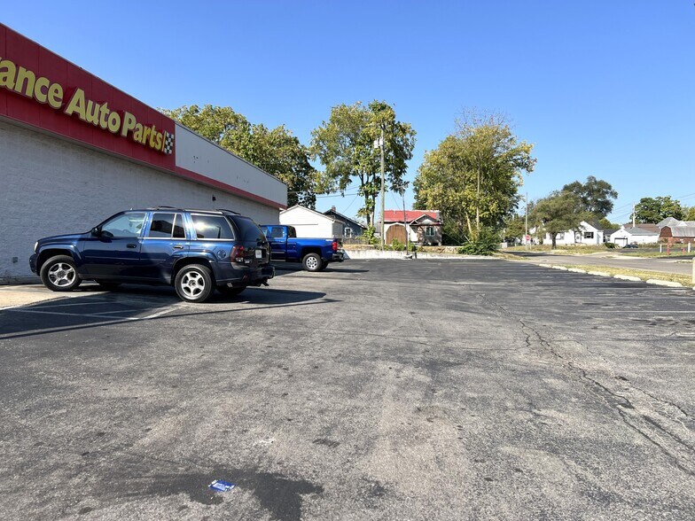 More Photos Of 2001 S Madison St, Muncie Freestanding For Sale